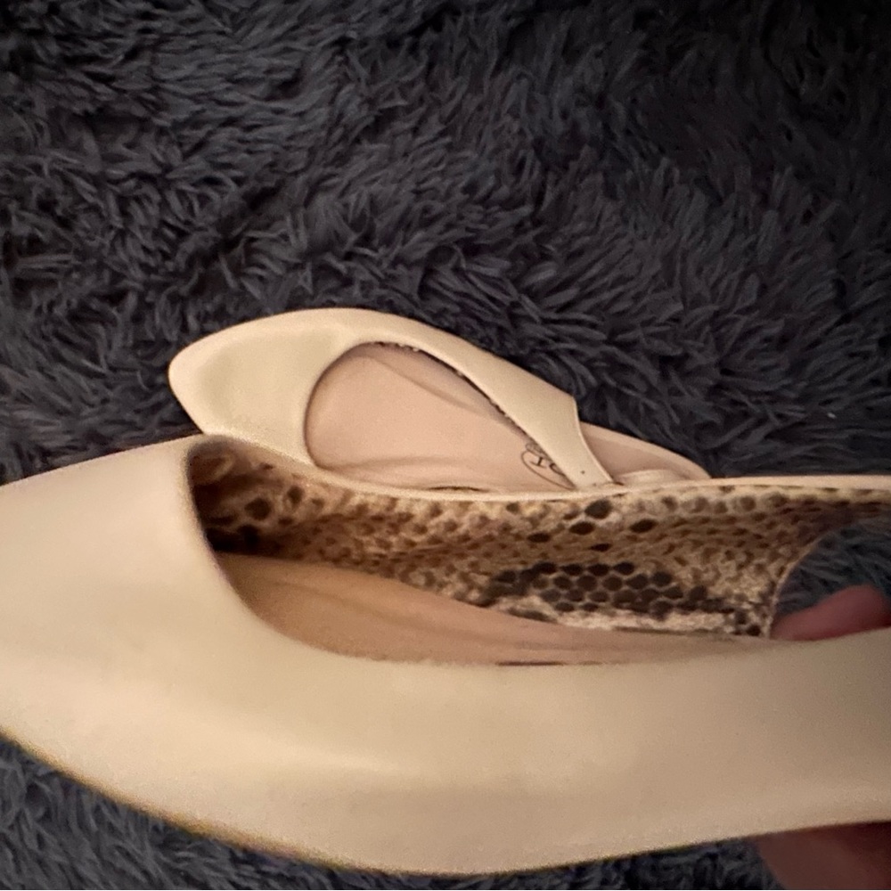 Flats - Picture 3 of 3